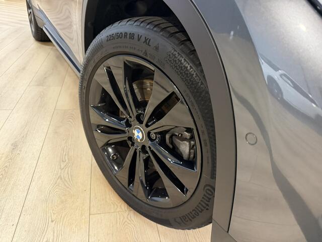 BMW X1 sDrive20i Business Edition Airco ECC | Head Up Display | Apple Carplay | Camera | LED | Cruise Control | Isofix | NAP