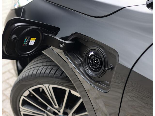 BMW X1 30e xDrive | Pano - Trekhaak - Camera