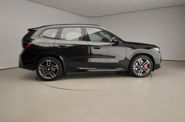 BMW X1 sDrive18i | M-Sportpakket | LED | Leder | HUD | Active cruise | Trekhaak | Stoelverwarming | DAB | Alu 19 inch
