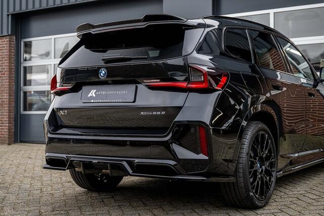 BMW X1 xDrive25e M Sport | Panorama | Shadow | Maxton | Driving Ass. Plus | Camera | Adapt. Led | Stoelverwarming | 20 Inch |
