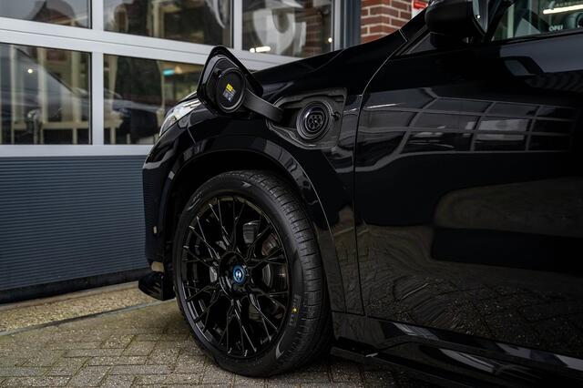 BMW X1 xDrive25e M Sport | Panorama | Shadow | Maxton | Driving Ass. Plus | Camera | Adapt. Led | Stoelverwarming | 20 Inch |