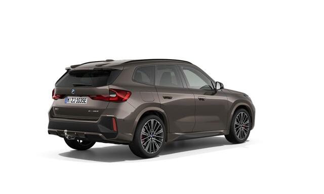 BMW X1 xDrive25e | Sepang Bronze | M-Sport Pro | 20'' | Hamrna/Kardon | Panorama. | Driv. + Park. Plus | Head-Up | Elek. stoel. + massage | Trekhaak | Comf. Acc. | Stuur + stoelverw.