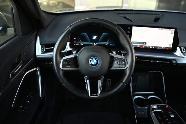 BMW X1 xDrive25e M Sport Automaat / Sportstoelen / Comfort Access / Achteruitrijcamera / M Adaptief onderstel / Adaptieve LED