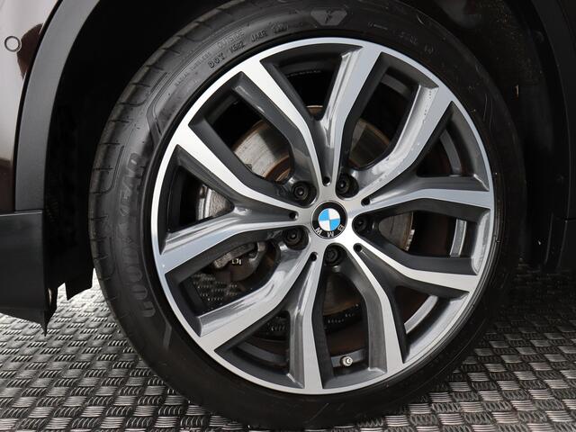 BMW X1 sDrive20i VDL Nedcar Edition (Afn. Trekhaak / Camera / Navi Pro / Head Up / 19'')