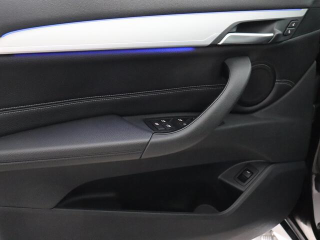 BMW X1 sDrive20i VDL Nedcar Edition (Afn. Trekhaak / Camera / Navi Pro / Head Up / 19'')