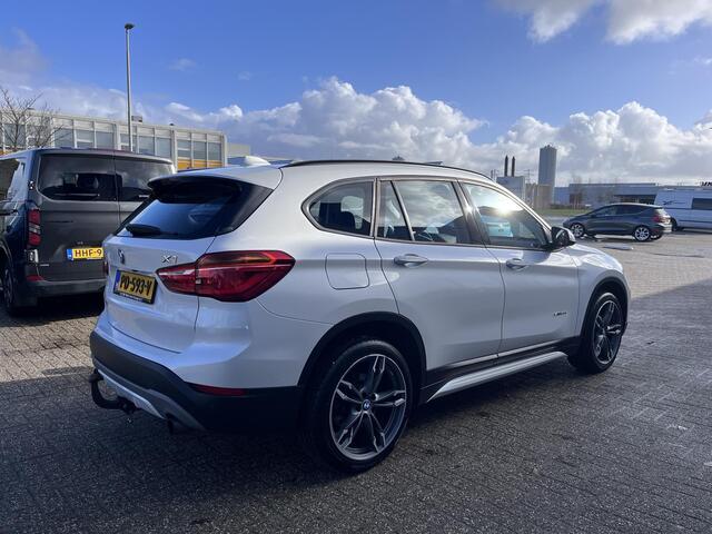 BMW X1 sDrive20i Executive | achteruitrijcamera | trekhaak