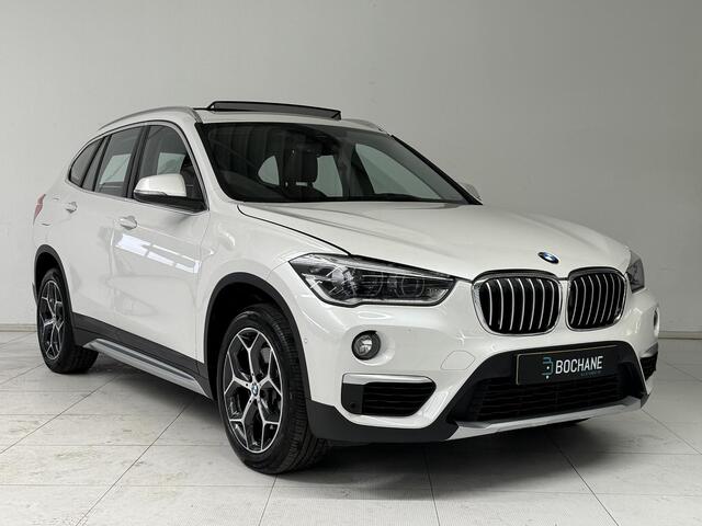 BMW X1 sDrive20i High Executive | Trekhaak | Leder | Panoramadak | Achteruitrijcamera |