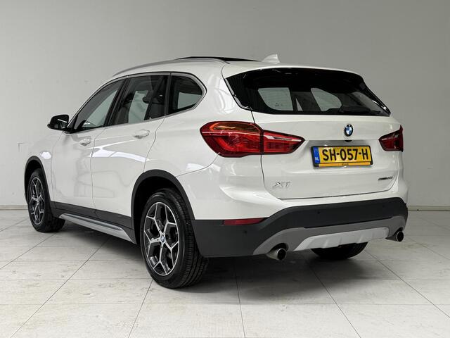BMW X1 sDrive20i High Executive | Trekhaak | Leder | Panoramadak | Achteruitrijcamera |