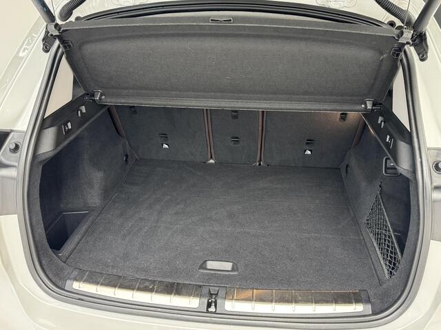 BMW X1 sDrive20i High Executive | Trekhaak | Leder | Panoramadak | Achteruitrijcamera |