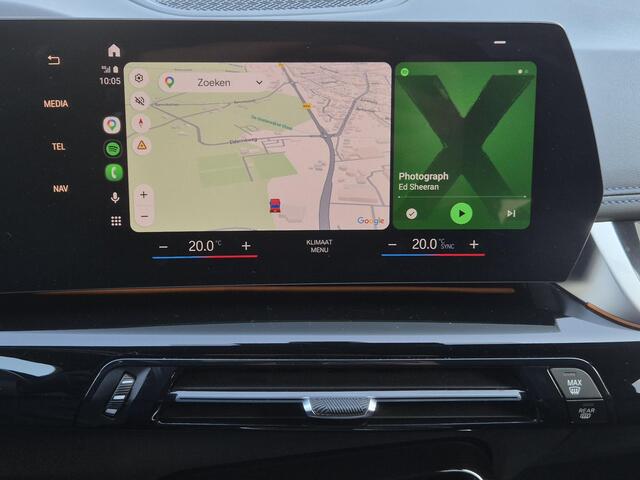 BMW X1 xDrive25e M-Sport Automaat / Accu SOH 93,97% / Elektrische wegklapbare trekhaak / Dealer onderhouden / Trekgewicht 1.700 kg / Apple Carplay Android Auto / head-up display / Rondomzicht camera / Voorstoelen verwarmd /