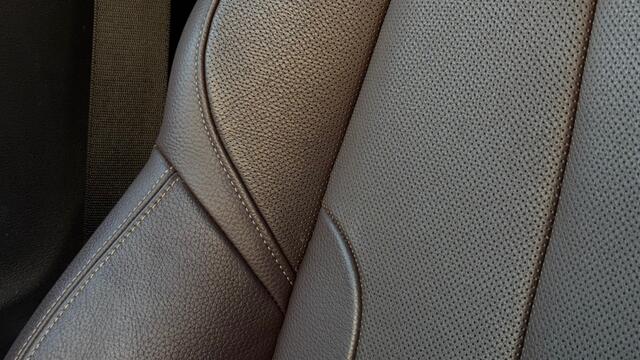 BMW X1 xDrive25e Business Edition Plus, Stoelverwarming, Stuurverwarmd, Camera, Pano, Navi