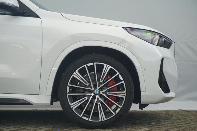 BMW X1 sDrive20i M Sport Pro / Trekhaak / Panoramadak / Keyless entry / Adaptieve LED koplampen / Stoel & Stuurwielverwarming