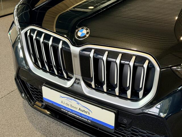 BMW X1 sDrive18i Shadow Line M-Sport | Parkeerhulp met camera | Stoelverwarming | Carplay/Android