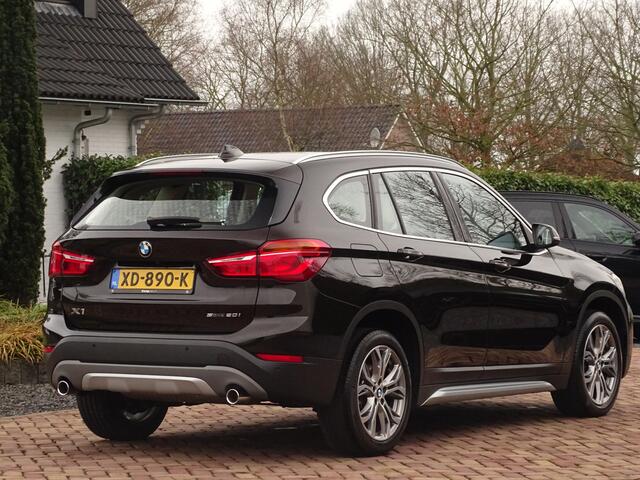 BMW X1 sDrive20i X-line | Head-Up | Stuurverwarming! | Stoelverw | Nav | Leer | Camera!