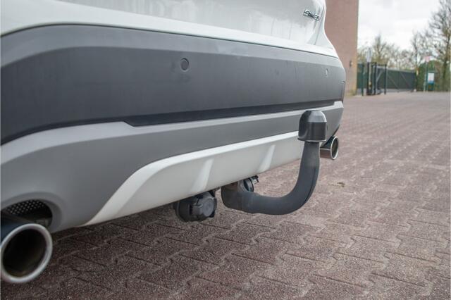 BMW X1 sDrive20i High Executive, 63.000km NAP, Sport Line, Panoramadak, Camera, Trekhaak, Leder, Head-up, Stoelverwarming.