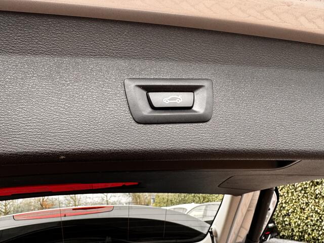 BMW X1 xDrive20i | 4x4 | Carplay | HUD | Trekhk | Camera | 1e Eig. | Ad.Cruise | Dealeronderhouden!