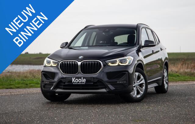 BMW X1 xDrive25e Executive CAMERA / CARPLAY / HEAD UP DISPLAY / LEDER / LED / CRUISE CONTROLE / STOELVERWARMING