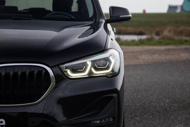 BMW X1 xDrive25e Executive CAMERA / CARPLAY / HEAD UP DISPLAY / LEDER / LED / CRUISE CONTROLE / STOELVERWARMING