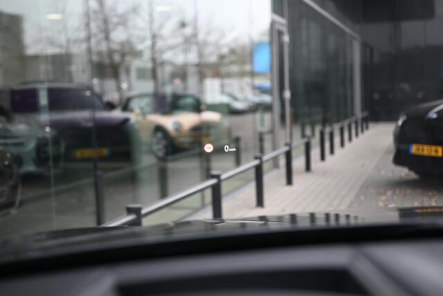 BMW X1 sDrive18i Executive M Sport Automaat / Panoramadak / Sportstoelen / Comfort Access / Achteruitrijcamera / Head-Up / Adaptieve LED