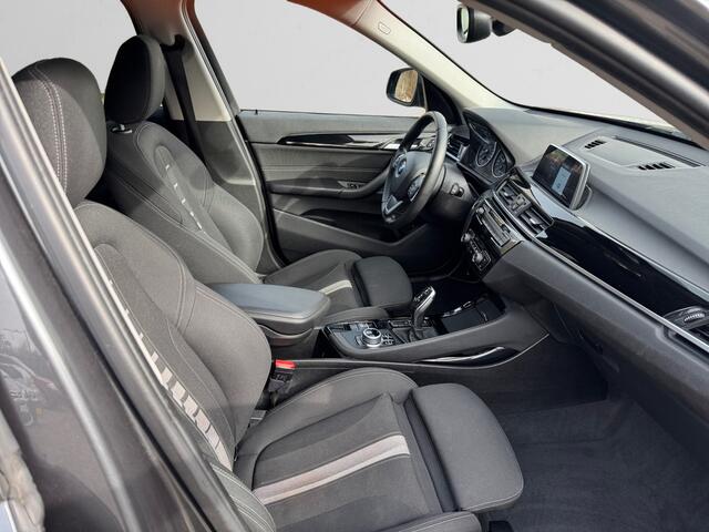 BMW X1 sDrive18i High Executive Aut- Sport Interieur, Stoelverwarming, Park Assist, Xenon Led