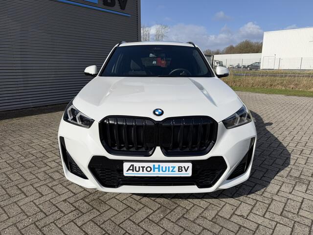 BMW X1 sDrive20i M Sport Premium Pack Panoramadak Trekhaak Keyless Entry Stoelverwarming Adaptieve LED