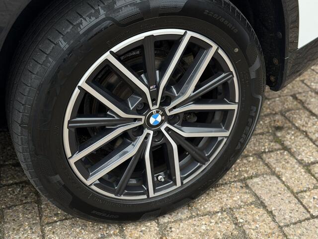 BMW X1 xDrive30e X-Line | Widescreen Facelift | Sportleder | Trekhaak | Camera | Comfort Access
