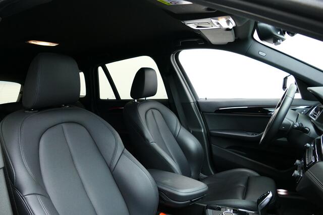 BMW X1 sDrive18i High Executive. Camera, Leer, StoelVerw, Full Led, Elek A Klep, 19"LM Velgen