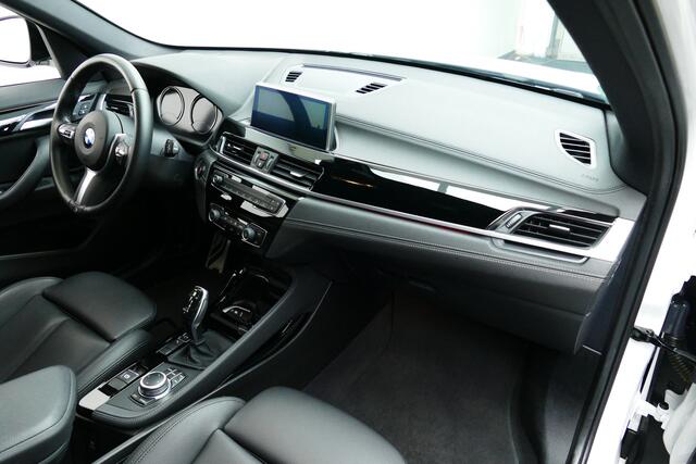 BMW X1 sDrive18i High Executive. Camera, Leer, StoelVerw, Full Led, Elek A Klep, 19"LM Velgen