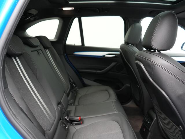 BMW X1 xDrive25e M Sport PHEV 221pk Dealer O.H | Trekhaak Afn. | Panodak | Camera | Sportstoelen & Sportstuur Verwarmd | Hifi Audio | Cruise Control | Sfeerverlichting | Navigatie | DAB | 19"L.M | Plug In Hybrid |