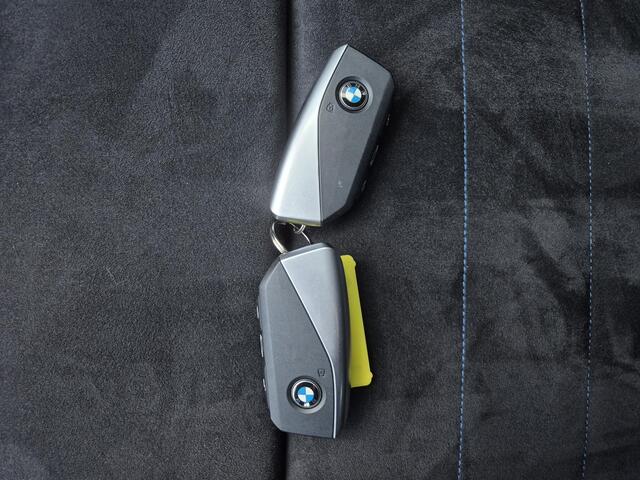 BMW X1 xDrive25e M-Sport Automaat / Accu SOH 96,33% / Trekgewicht 1.700 kg / Stuur- & Stoelverwarming / elektrisch achterklep / Apple Carplay Android Auto / Harman Kardon Audio Systeem / Achteruitrijcamera / cruise control adaptief /