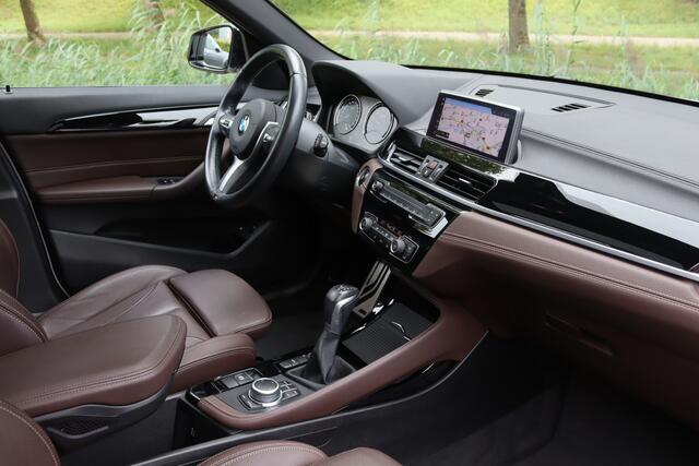 BMW X1 xDrive25e 220pk M-Sport Shadow Line Pano/LED/Keyless/Navi+/Sfeer/Leder Dakota/DAB/19"