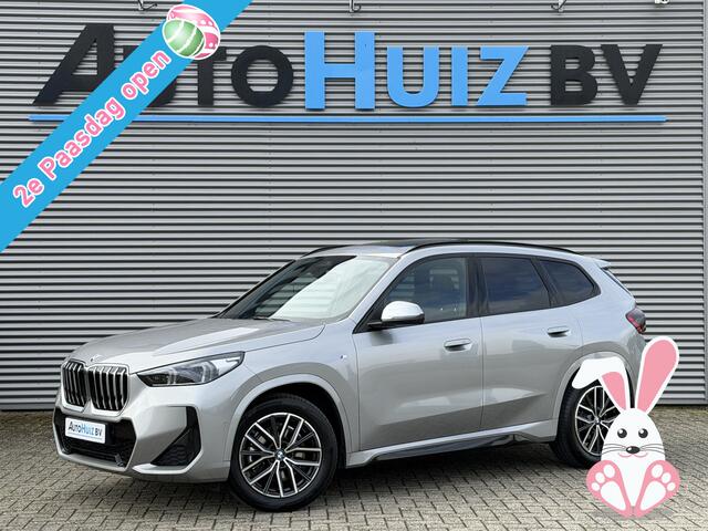 BMW X1 sDrive20i M Sport Premium Pakket Panoramadak Trekhaak Achteruitrijcamera Stoelverwarming Keyless Entry Carplay