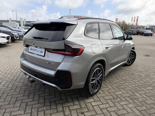 BMW X1 sDrive20i M Sport Premium Pakket Panoramadak Trekhaak Achteruitrijcamera Stoelverwarming Keyless Entry Carplay