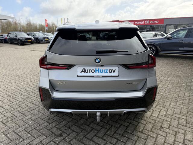 BMW X1 sDrive20i M Sport Premium Pakket Panoramadak Trekhaak Achteruitrijcamera Stoelverwarming Keyless Entry Carplay