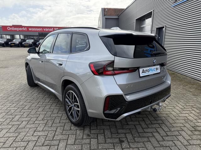 BMW X1 sDrive20i M Sport Premium Pakket Panoramadak Trekhaak Achteruitrijcamera Stoelverwarming Keyless Entry Carplay