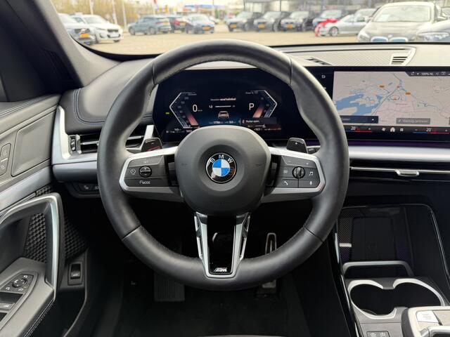 BMW X1 sDrive20i M Sport Premium Pakket Panoramadak Trekhaak Achteruitrijcamera Stoelverwarming Keyless Entry Carplay