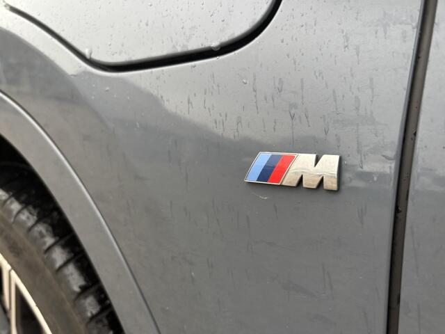 BMW X1 xDrive25e eDrive M Sport | Plug-in Hybride | PHEV | 220pk | Panoramadak | Storm Bay Metallic | 19 inch | M Pakket | Camera | Sportstoelen | Led verlichting | Head Up Display | Shadowline Exterieur