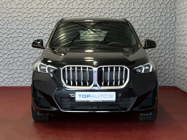 BMW X1 SDRIVE M-SPORT SHADOW LINE APPLE CARPLAY MATRIX LED ELEK.KLEP CRUISE LEER/ALCANTARA CAMERA M-SPORT INTERIEUR / EXTERIEUR ? Top Auto's. Al 30 Jaar uw Bmw Specialist in , BMW M / M Sport / PHEV / HEV / Hybrid / Mhev / 25e / 30e / xDrive25e // xDrive30e / s