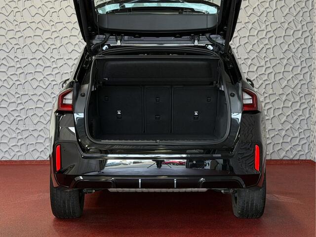 BMW X1 SDRIVE M-SPORT SHADOW LINE NAVI LED ELEK.KLEP CRUISE LEER/ALCANTARA CAMERA M-SPORT INTERIEUR / EXTERIEUR ? Top Auto's. Al 30 Jaar uw Bmw Specialist in , BMW M / M Sport / PHEV / HEV / Hybrid / Mhev / 25e / 30e / xDrive25e // xDrive30e / sDrive18i / sDriv