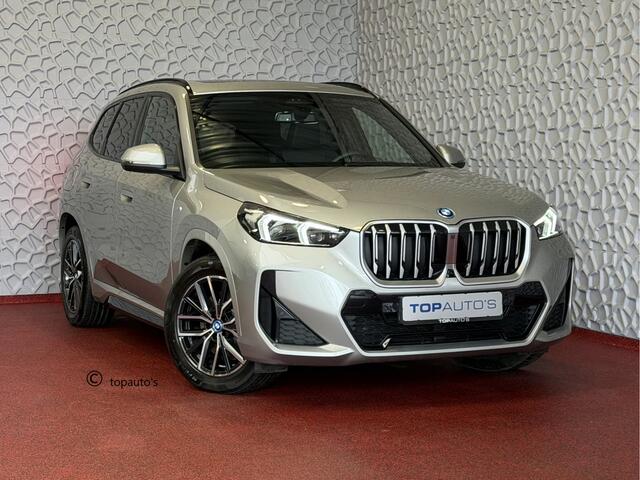 BMW X1 XDRIVE 25E M-SPORT LED PANO.SCHUIFDAK HEADUP ELEK.KLEP NAVI 360.CAM STOELVERW M-SHADOW LINE ELEK.STOEL ZWARTE.HEMEL 06/2025 PHEV PLUG IN HYBRID AWD 4X4 4WD ? Top Auto's. Al 30 Jaar uw Bmw Specialist in , BMW M / M Sport / PHEV / HEV / Hybrid / Mhev / 25e