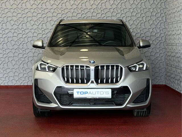 BMW X1 XDRIVE 25E M-SPORT LED PANO.SCHUIFDAK HEADUP ELEK.KLEP NAVI 360.CAM STOELVERW M-SHADOW LINE ELEK.STOEL ZWARTE.HEMEL 06/2025 PHEV PLUG IN HYBRID AWD 4X4 4WD ? Top Auto's. Al 30 Jaar uw Bmw Specialist in , BMW M / M Sport / PHEV / HEV / Hybrid / Mhev / 25e