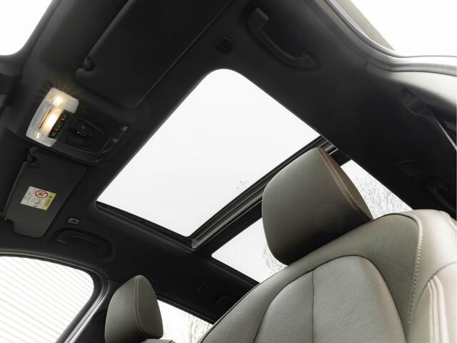 BMW X1 sDrive20i M-Sport - Pano - Trekhaak - Memoryzetel - Camera - Harman Kardon
