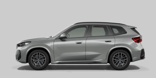 BMW X1 xDrive25e M Sport - Sportstoelen - Elektrisch verwarmde voorstoelen - Comfort Access - Grootlichtassistent - PREMIUM PACK - Voorbereiding Driving Assistant Plus -