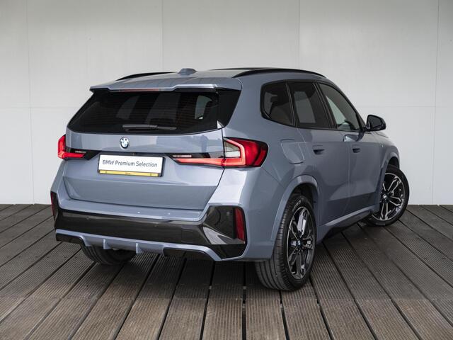 BMW X1 sDrive18i | M Sportpakket | Innovation Pack | Stuurwielrand verwarmd | Comfort Access | Panoramadak | Head-Up Display | Harman-Kardon | 19''