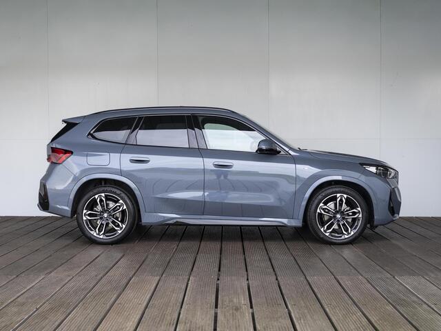 BMW X1 sDrive18i | M Sportpakket | Innovation Pack | Stuurwielrand verwarmd | Comfort Access | Panoramadak | Head-Up Display | Harman-Kardon | 19''