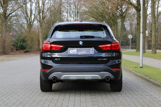 BMW X1 xDrive20i X-Line, Leer, Navi, LED, Trekhaak, Sportstoelen, Stoelverwarming, Alarm, Adaptief onderstel, etc.