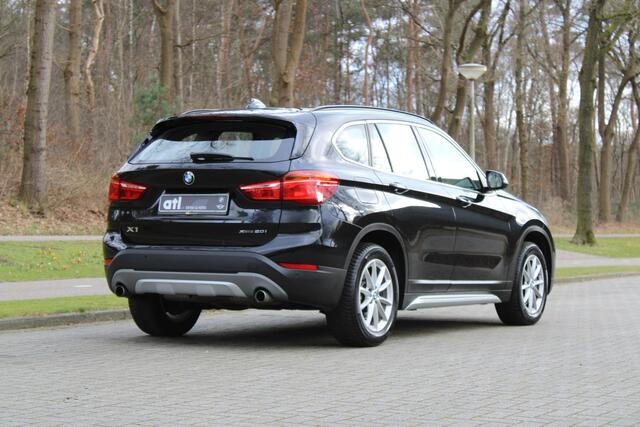 BMW X1 xDrive20i X-Line, Leer, Navi, LED, Trekhaak, Sportstoelen, Stoelverwarming, Alarm, Adaptief onderstel, etc.