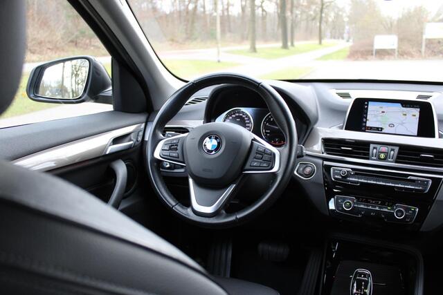 BMW X1 xDrive20i X-Line, Leer, Navi, LED, Trekhaak, Sportstoelen, Stoelverwarming, Alarm, Adaptief onderstel, etc.