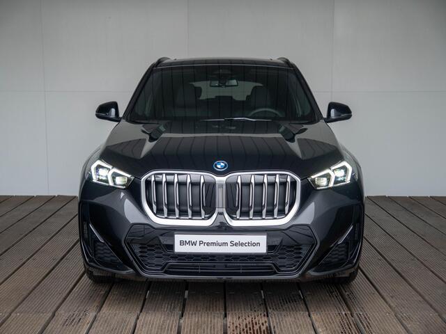 BMW X1 xDrive25e | M Sportpakket | Comfort Pack | Harman-Kardon | Stuurwielrand verwarmd | Comfort Access | Achteruitrijcamera | Panoramadak | Trekhaak