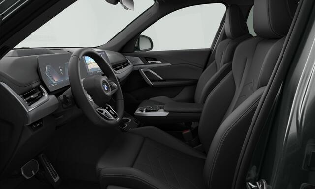 BMW X1 sDrive18i - Pano - Trekhaak - Memoryzetels - Head-up - ACC